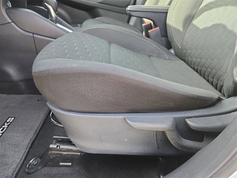 Used 2021 Nissan Kicks S image 17