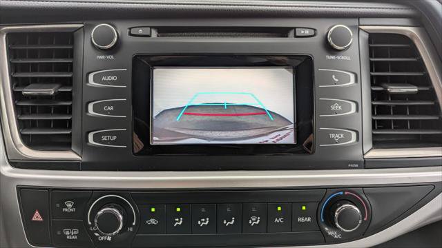 Used 2018 Toyota Highlander LE FWD image 30