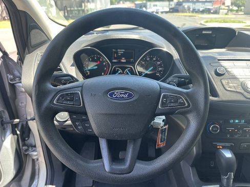 Used 2017 Ford Escape SE FWD image 17