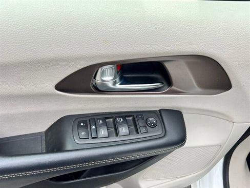 Used 2023 Chrysler Voyager LX image 24