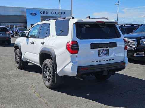 Used 2025 Toyota 4Runner SR5 AWD/4WD image 8