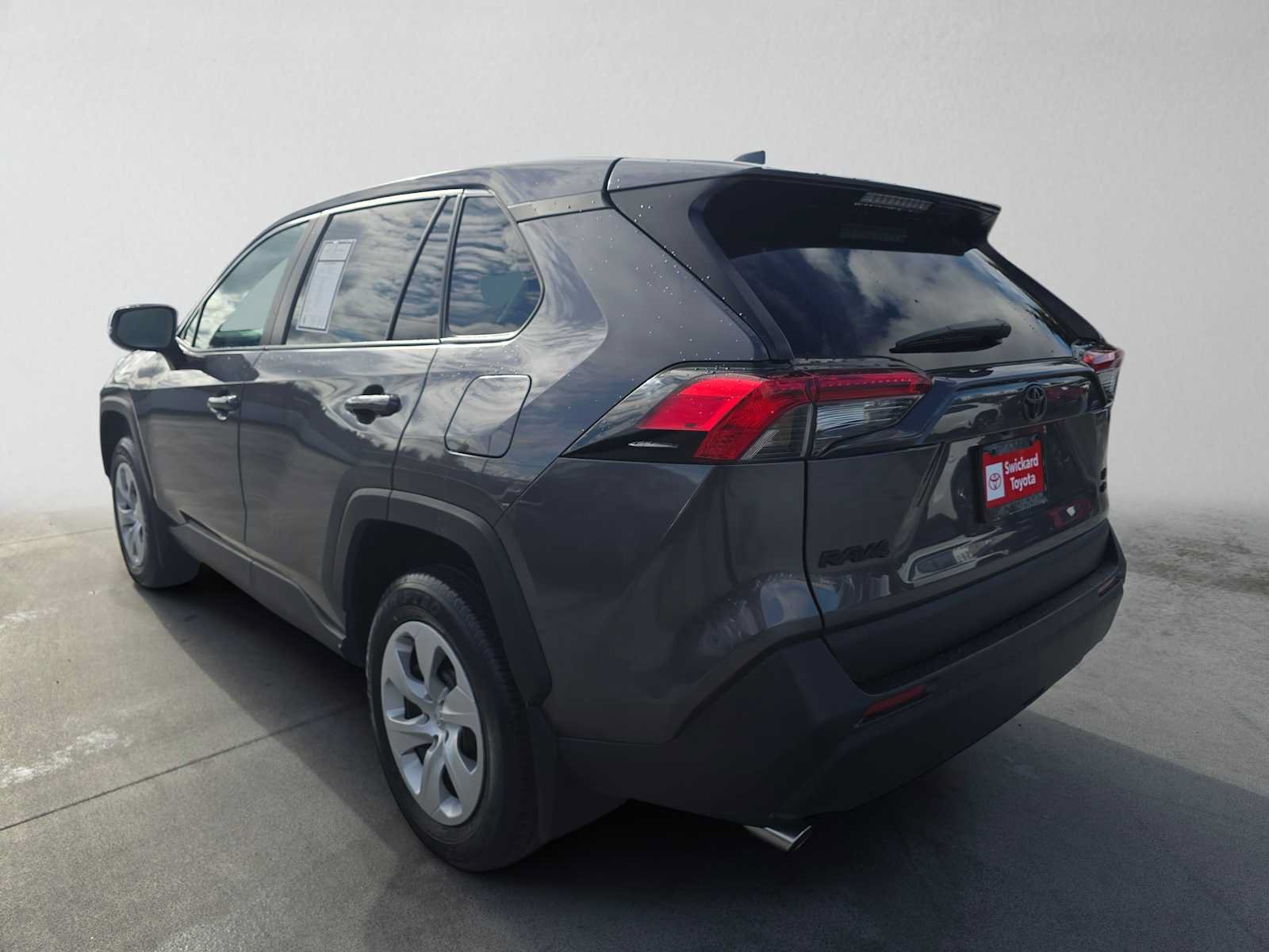 Used 2024 Toyota RAV4 LE AWD/4WD image 5