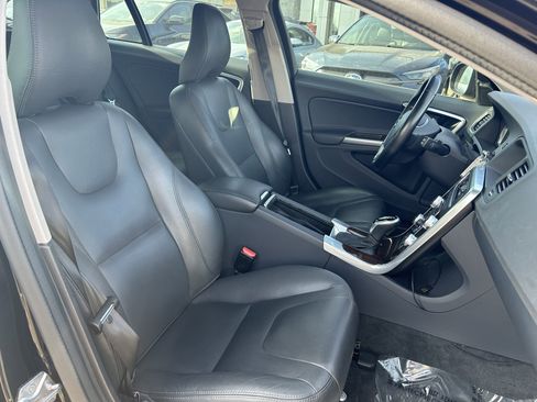 Used 2017 Volvo V60 T5 Platinum w/ Climate Package image 26