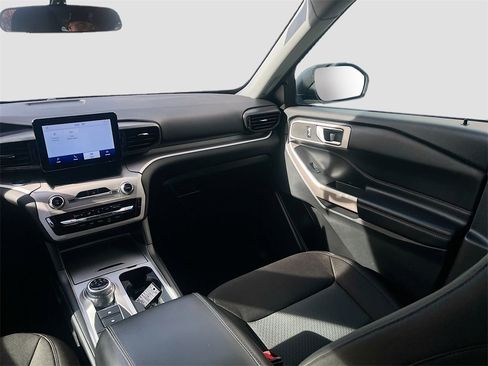 Used 2023 Ford Explorer XLT image 22