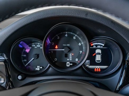 Certified 2025 Porsche Macan AWD/4WD image 16
