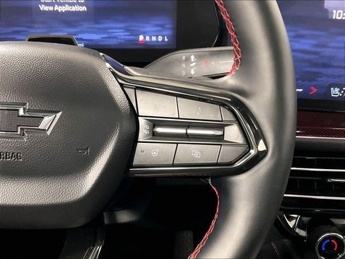 Used 2025 Chevrolet Traverse RS image 24