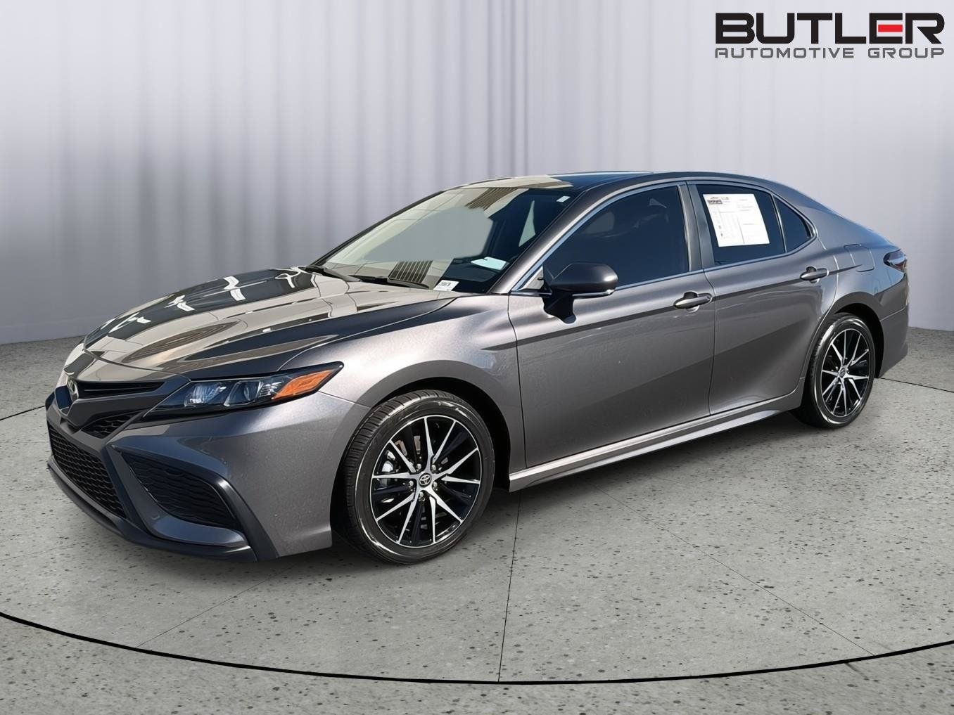 Used 2023 Toyota Camry SE FWD image 1