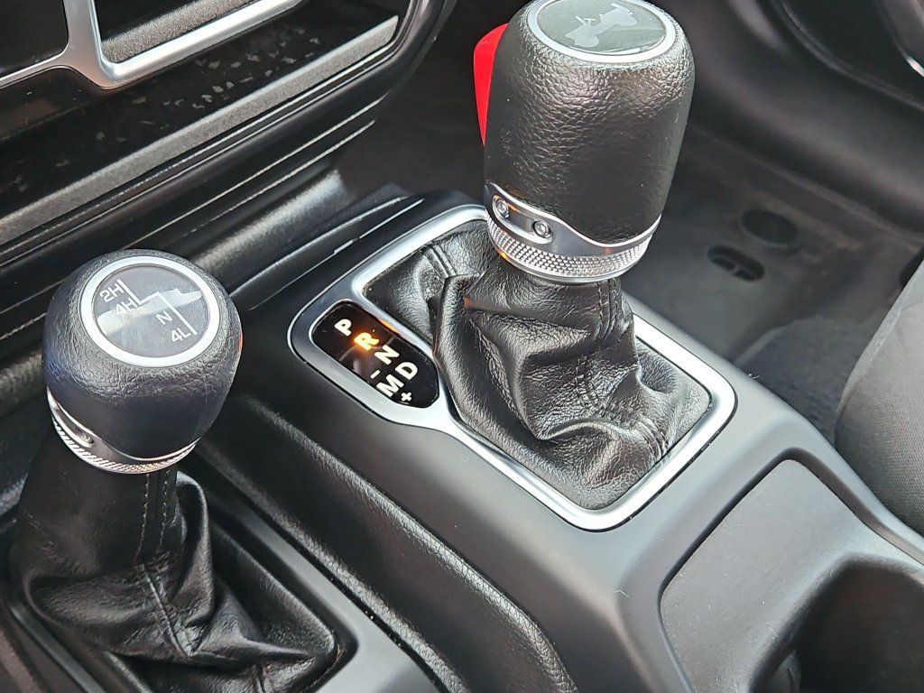 Used 2023 Jeep Wrangler Sport AWD/4WD image 24