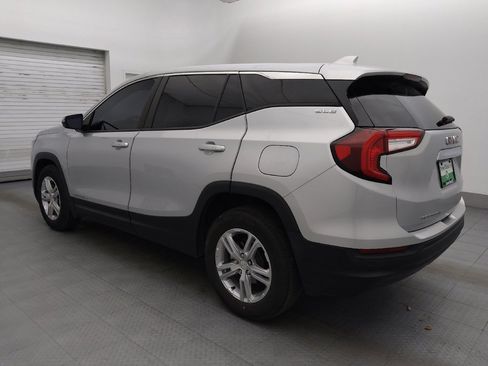 Used 2022 GMC Terrain SLE image 3