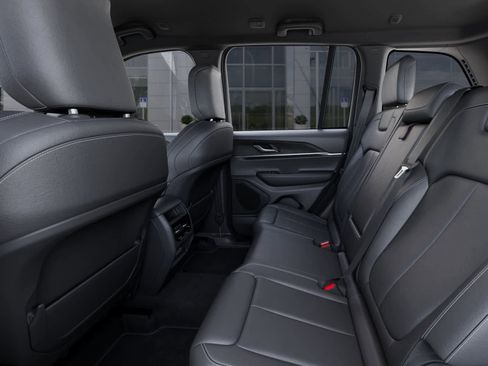 New 2025 Jeep Grand Cherokee Limited image 23