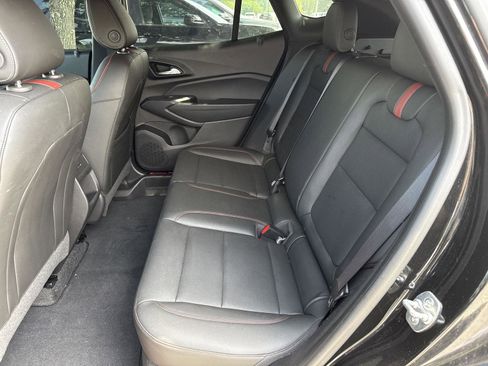 Used 2025 Chevrolet Trax RS w/ Sunroof Package image 11