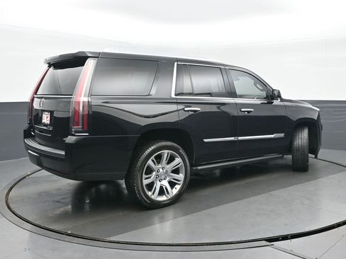 Used 2015 Cadillac Escalade Premium image 3