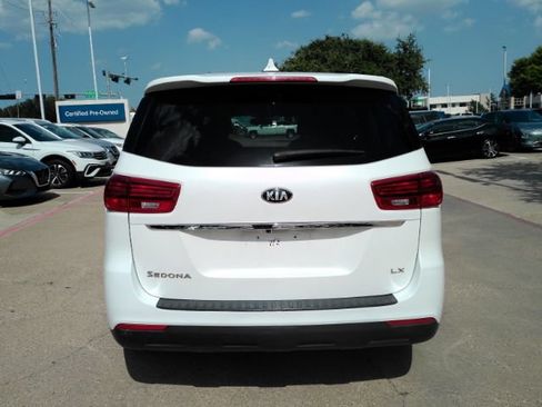 Used 2021 Kia Sedona LX FWD image 7