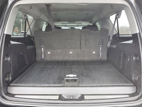 Used 2019 Chevrolet Suburban LT image 30