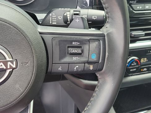 Used 2025 Nissan Pathfinder SV image 31