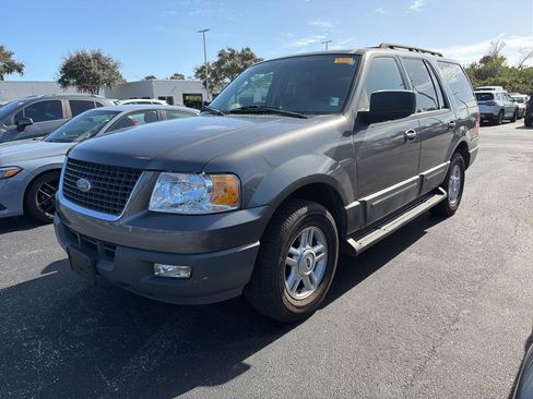 Used 2005 Ford Expedition XLT image 3