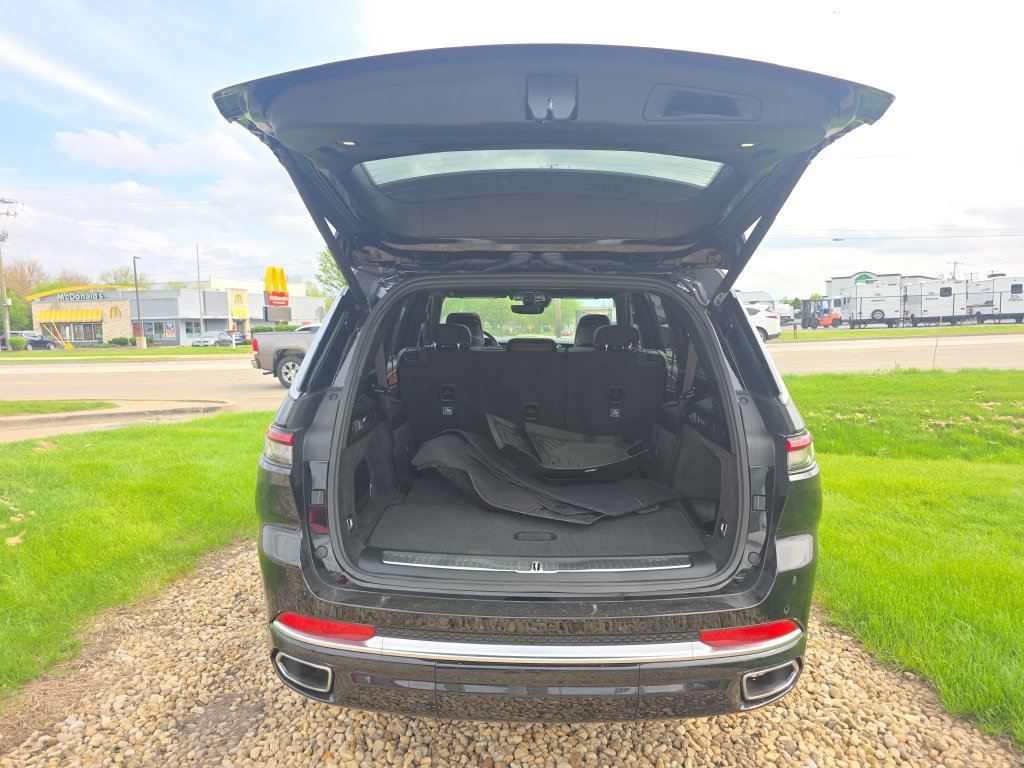 Used 2024 Jeep Grand Cherokee L Summit AWD/4WD image 11