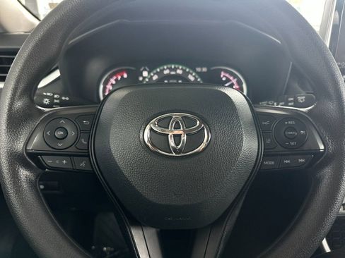 Used 2025 Toyota RAV4 XLE FWD image 21