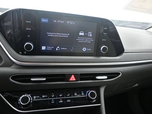 Used 2022 Hyundai Sonata SE w/ Preferred Accessory Package FWD image 12