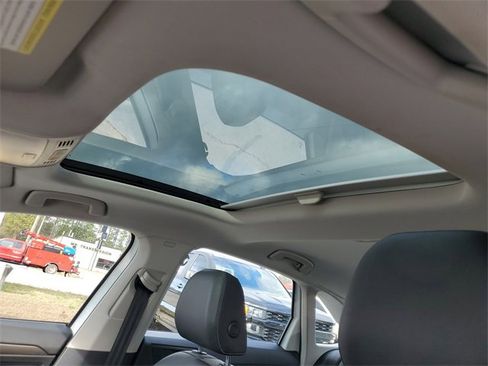 Used 2021 Volkswagen Jetta SEL Premium image 19