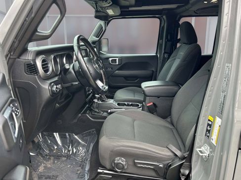 Used 2021 Jeep Wrangler Unlimited Sahara w/ Cold Weather Group AWD/4WD image 37