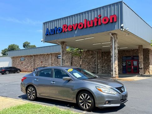 Used 2017 Nissan Altima 2.5 SV FWD image 1