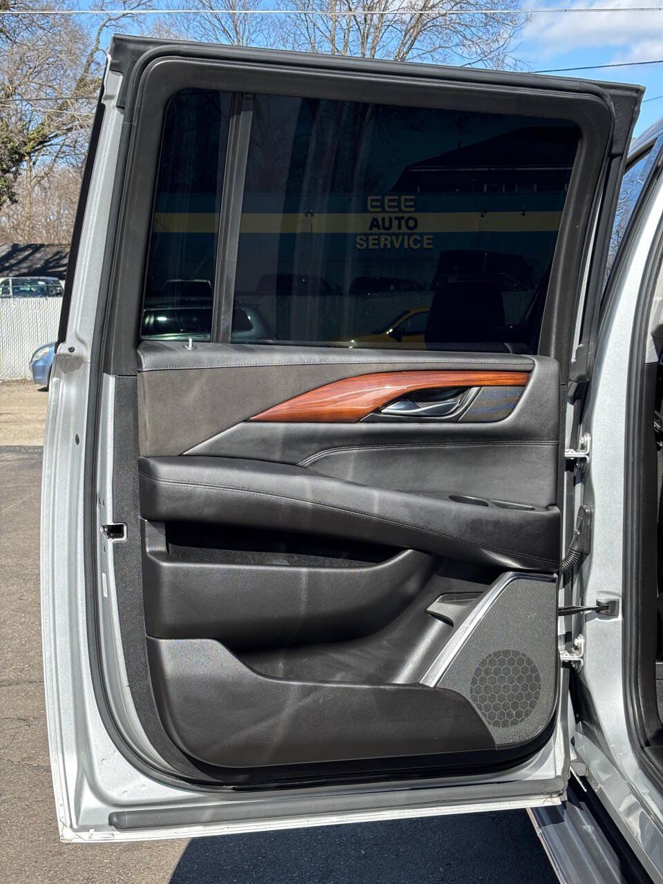 Used 2019 Cadillac Escalade ESV Luxury w/ LPO, Radiant Package AWD/4WD image 12