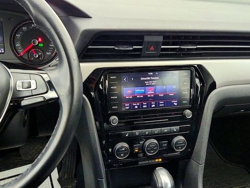 Used 2020 Volkswagen Passat 2.0T SE w/ Sunroof Package image 17