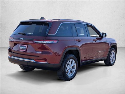 Used 2023 Jeep Grand Cherokee Limited w/ Luxury Tech Group II AWD/4WD image 5
