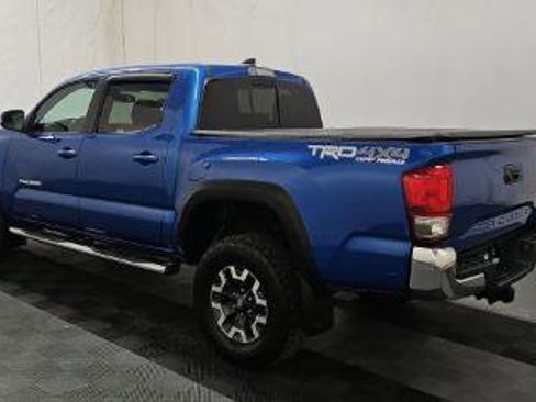 Used 2017 Toyota Tacoma TRD Off-Road w/ Tow Package (A/T) AWD/4WD image 3