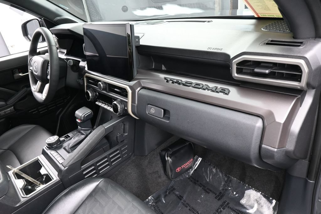 Used 2025 Toyota Tacoma TRD Off-Road w/ TRD Off Road Premium Package AWD/4WD image 51