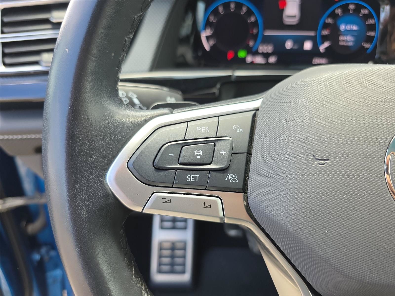 Used 2024 Volkswagen Atlas Cross Sport SEL R-Line AWD/4WD image 17