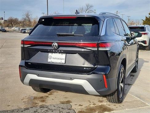 New 2026 Volkswagen Tiguan SE image 3