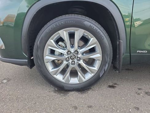 Used 2024 Toyota Highlander Limited image 30