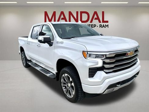 Used 2023 Chevrolet Silverado 1500 High Country w/ Technology Package AWD/4WD image 3