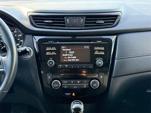 Used 2017 Nissan Rogue SV image 15