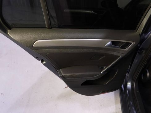 Used 2015 Volkswagen Golf TDI S FWD image 31