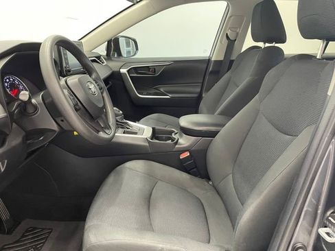 Used 2021 Toyota RAV4 LE FWD image 17