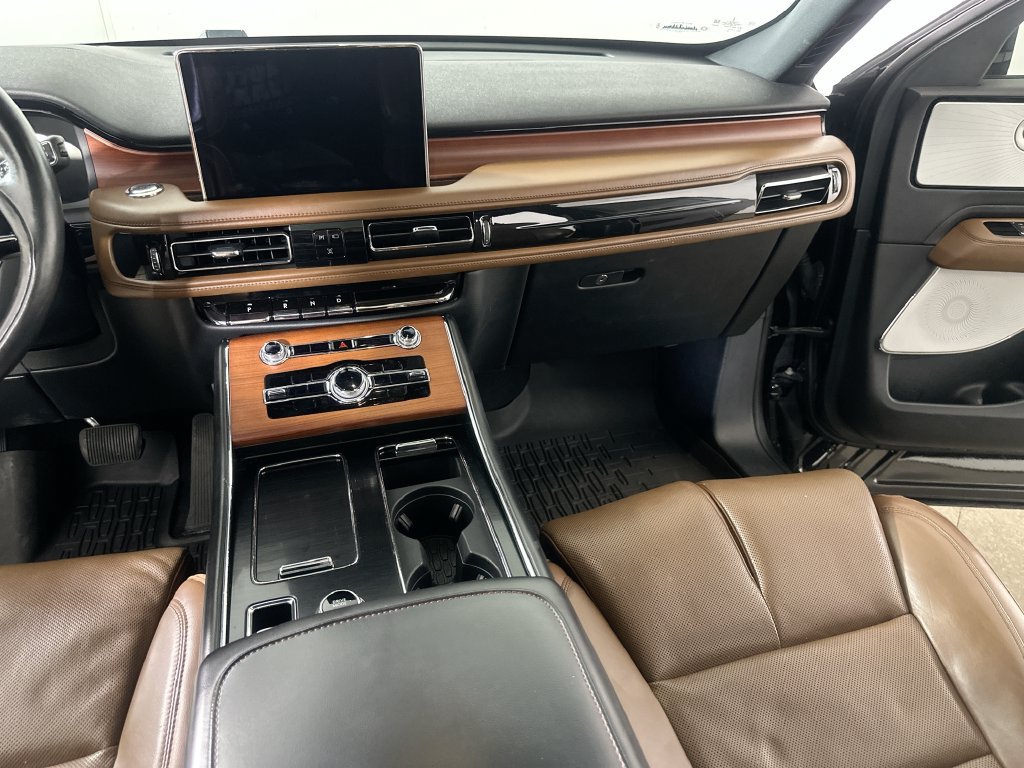 Used 2020 Lincoln Aviator Grand Touring w/ Equipment Group 302A AWD/4WD image 23