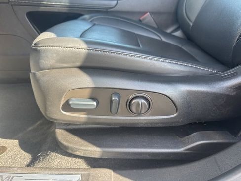 Used 2023 GMC Acadia SLT image 19