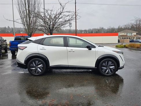 Used 2023 Nissan Ariya AWD image 4