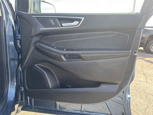 Used 2018 Ford Edge Titanium w/ Equipment Group 302A AWD/4WD image 27