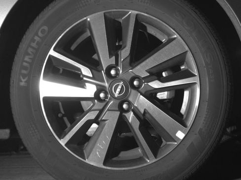 Used 2025 Nissan Versa SV image 13