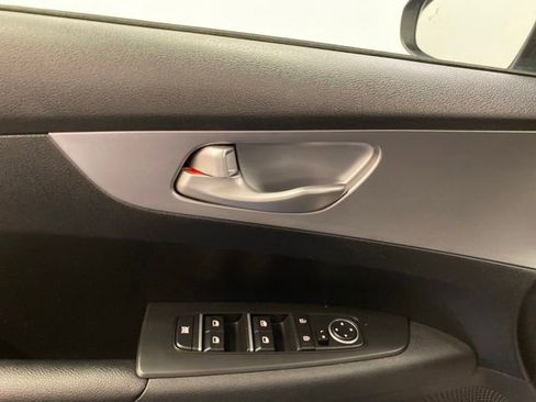 Used 2023 Kia Forte LXS w/ LXS Technology Package FWD image 17