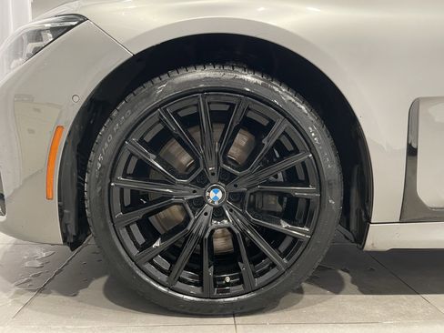 Certified 2022 BMW 750i xDrive w/ Executive Package image 7
