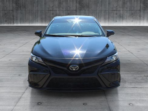 Used 2023 Toyota Camry SE FWD image 8