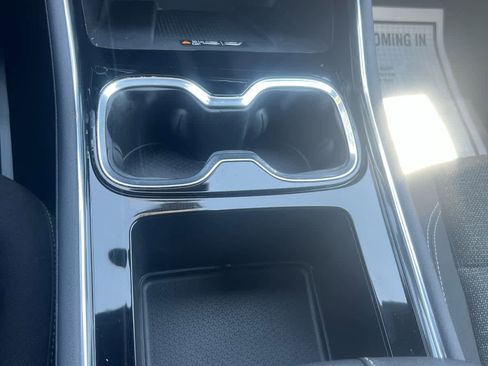 Used 2025 Chevrolet Traverse LT image 23