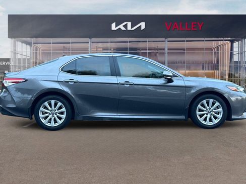 Used 2019 Toyota Camry LE image 3