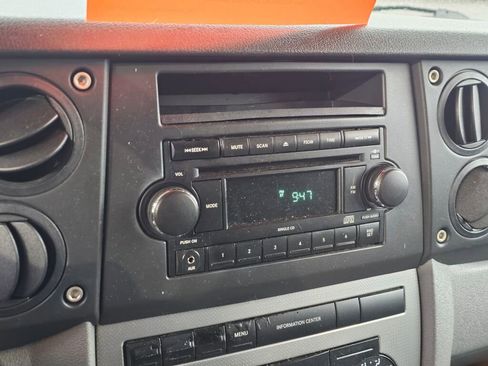 Used 2007 Jeep Commander Sport image 30