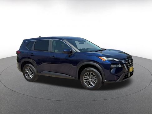 Used 2026 Nissan Rogue SV AWD/4WD image 2